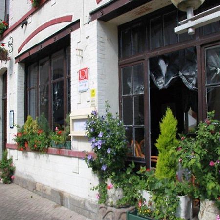 Logis Hotel Et Restaurant Du Dauphin Sees Exterior photo