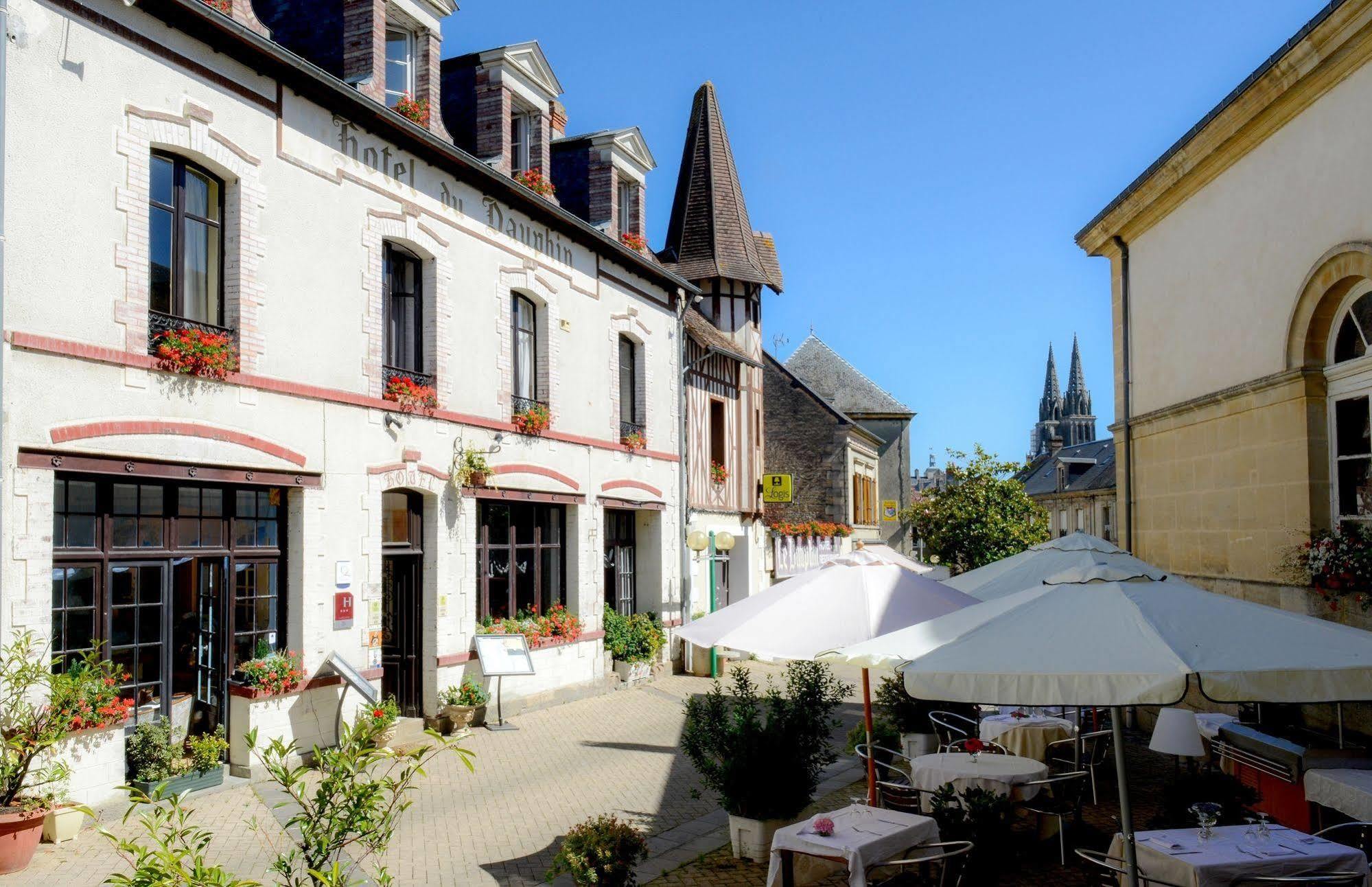Logis Hotel Et Restaurant Du Dauphin Sees Exterior photo